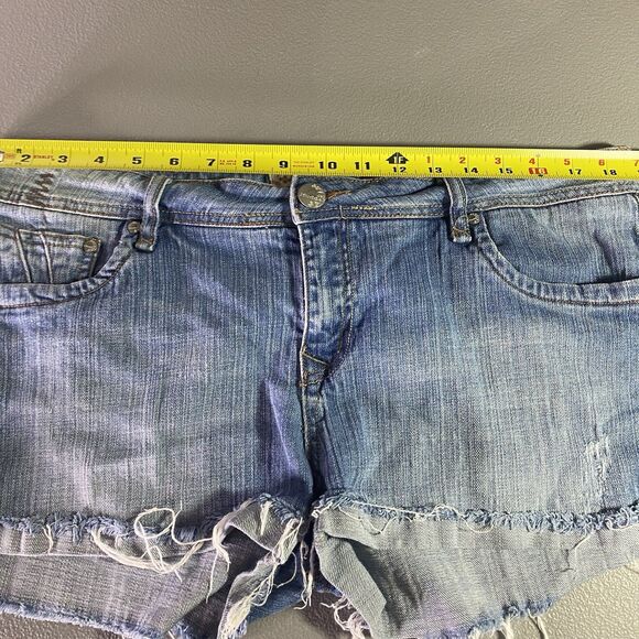Mudd Denim Shorts Raw Cuffed Hem Snap Pockets Distressed Womens Jr Size 13 Blue - Picture 5 of 7